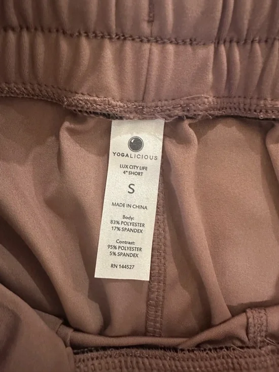 YOGALICIOUS Lux City Life 4-Inch Shorts Sz S in Twilight Mauve - Picture 3 of 6